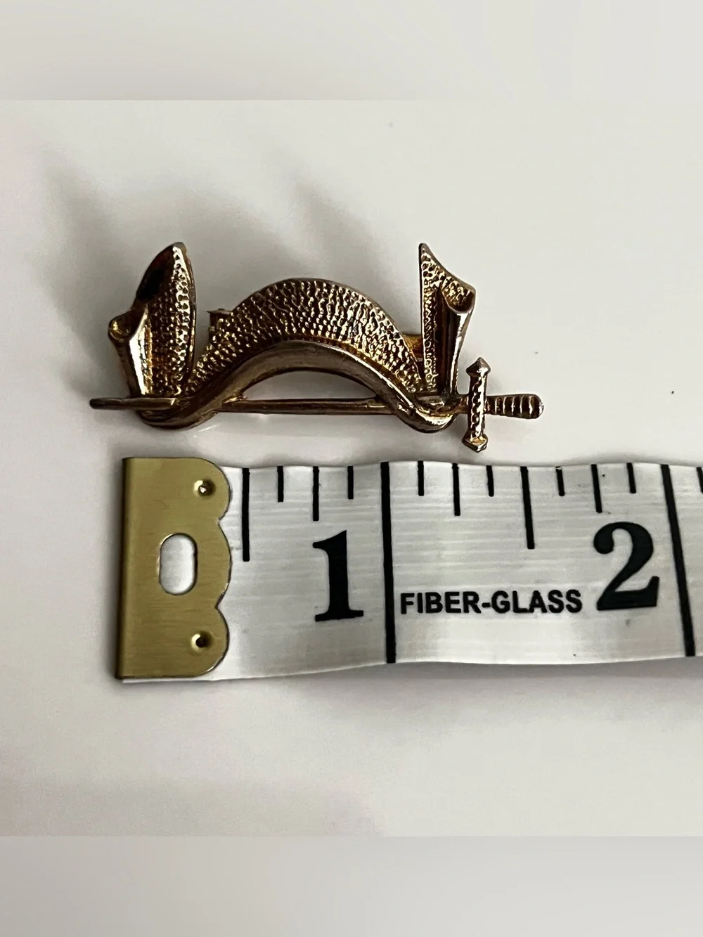 Vintage | ORA Signed Brooch Pin | Gold Tone Stylized Sword & Ribbon MotifItem